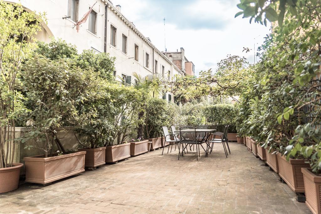 Accademia Terrazza Appartement Venetië Buitenkant foto